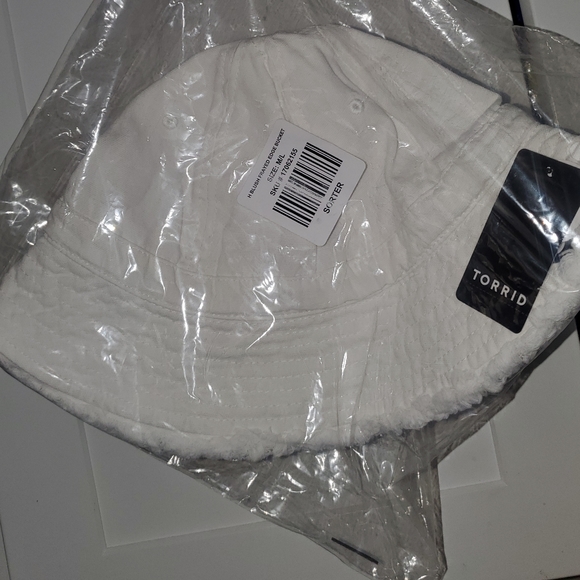 FRAYED BUCKET HAT - WHITE - Picture 3 of 3